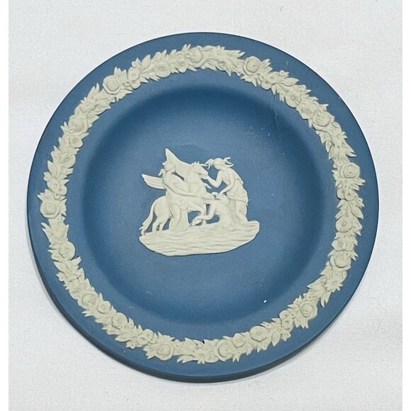 WEDGWOOD Jasperware Blue 4" Round Trinket Dish  Muses & Pegasus Englang - Picture 1 of 6